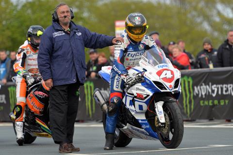 Isle of Man TT: Rain again hinders practice