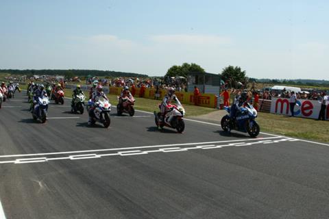 Snetterton BSB: Lowes takes dominant win in Norfolk sunshine