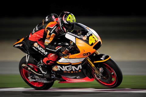 Qatar MotoGP: Espargaro holds off factory bikes to stay P1