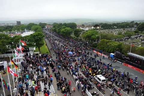 Thousands turn out to remember Simon Andrews at TT