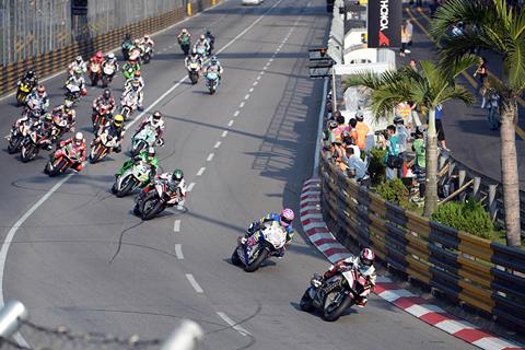 Easton wins on Macau comeback