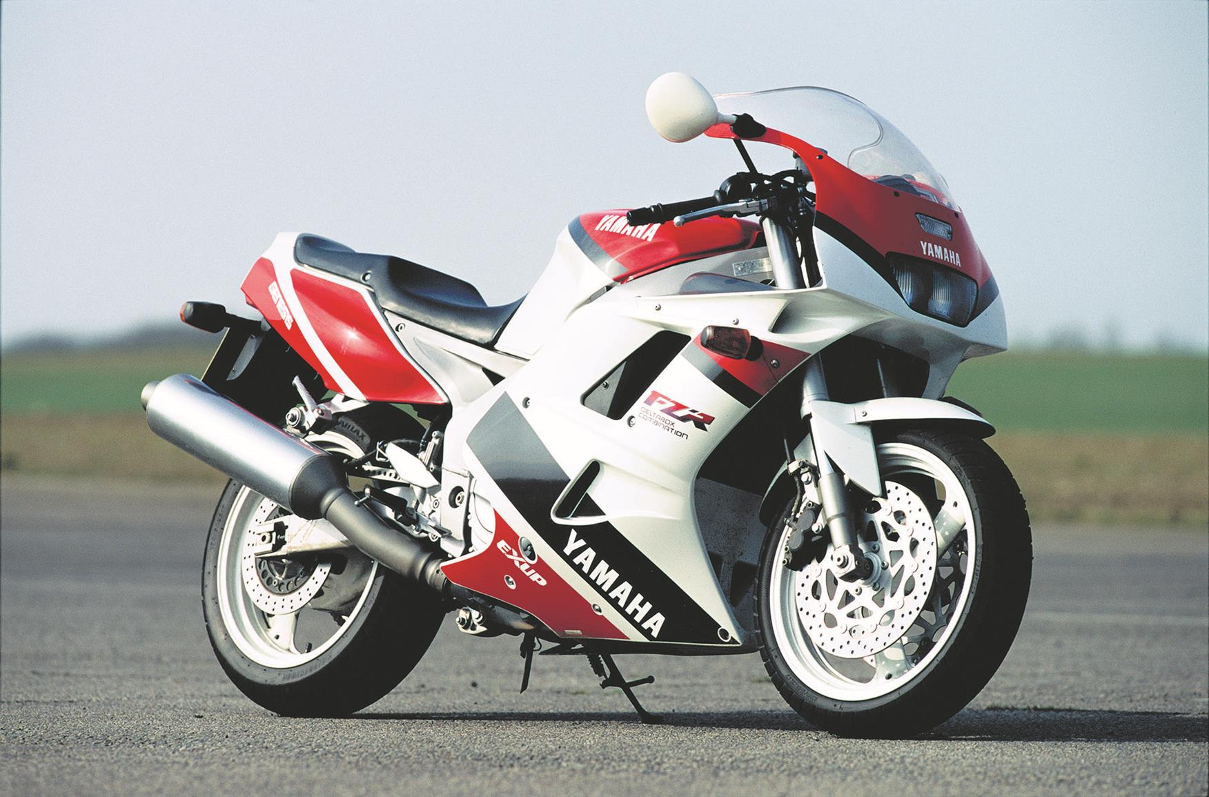 YAMAHA FZR1000 (1991-1994) Review | Speed, Specs & Prices