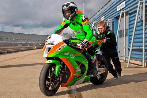 Burns makes Gearlink Kawasaki debut at Rockingham