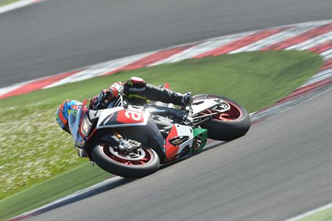 Aprilia RSV4 RF and Tuono V4 1100 RR first ride