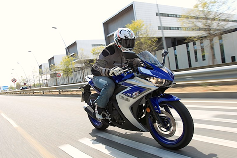 Video: 2015 Yamaha YZF-R3 First Review