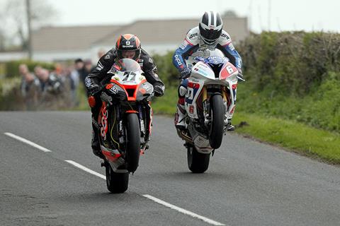 Farquhar wins at Tandragee on Superbike return