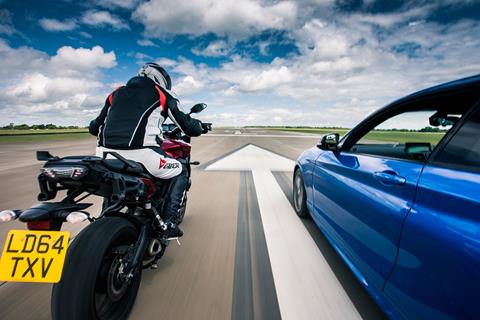 Video: BMW M235i Coupe vs Yamaha MT-09 Tracer