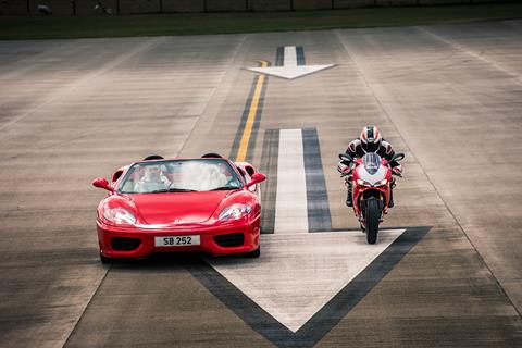 Video: Ferrari 360 Spider vs Ducati 1199 Panigale R