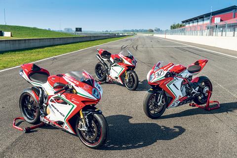 Video: MV Agusta F3 RC vs MV Agusta F4 RC onboard