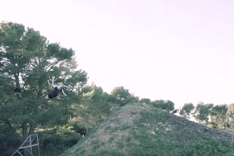 Video: World's first KTM Freeride E backflip