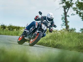 KTM 890 DUKE R (2020-on) review