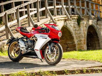 MV-AGUSTA SUPERVELOCE 800 (2020-on) review