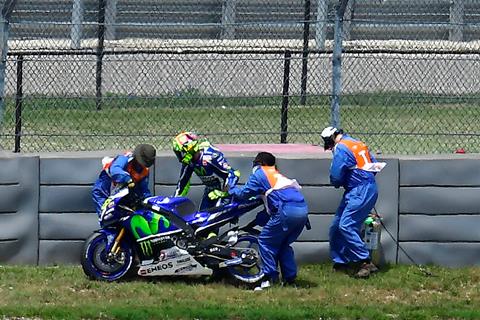 Clutch issues leave Rossi in the gravel