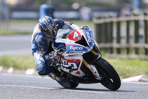 Hutchinson holds off Hickman and Seeley for Superstock win