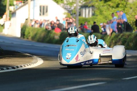 TT 2016: Holden and Winkle lead way in opening sidecar session