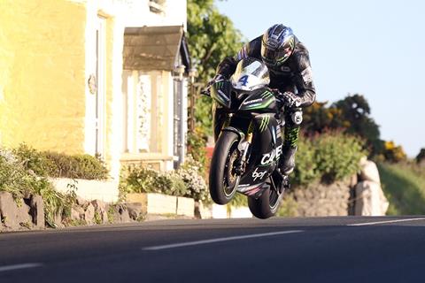 TT 2016: Hutchinson storms to Supersport victory