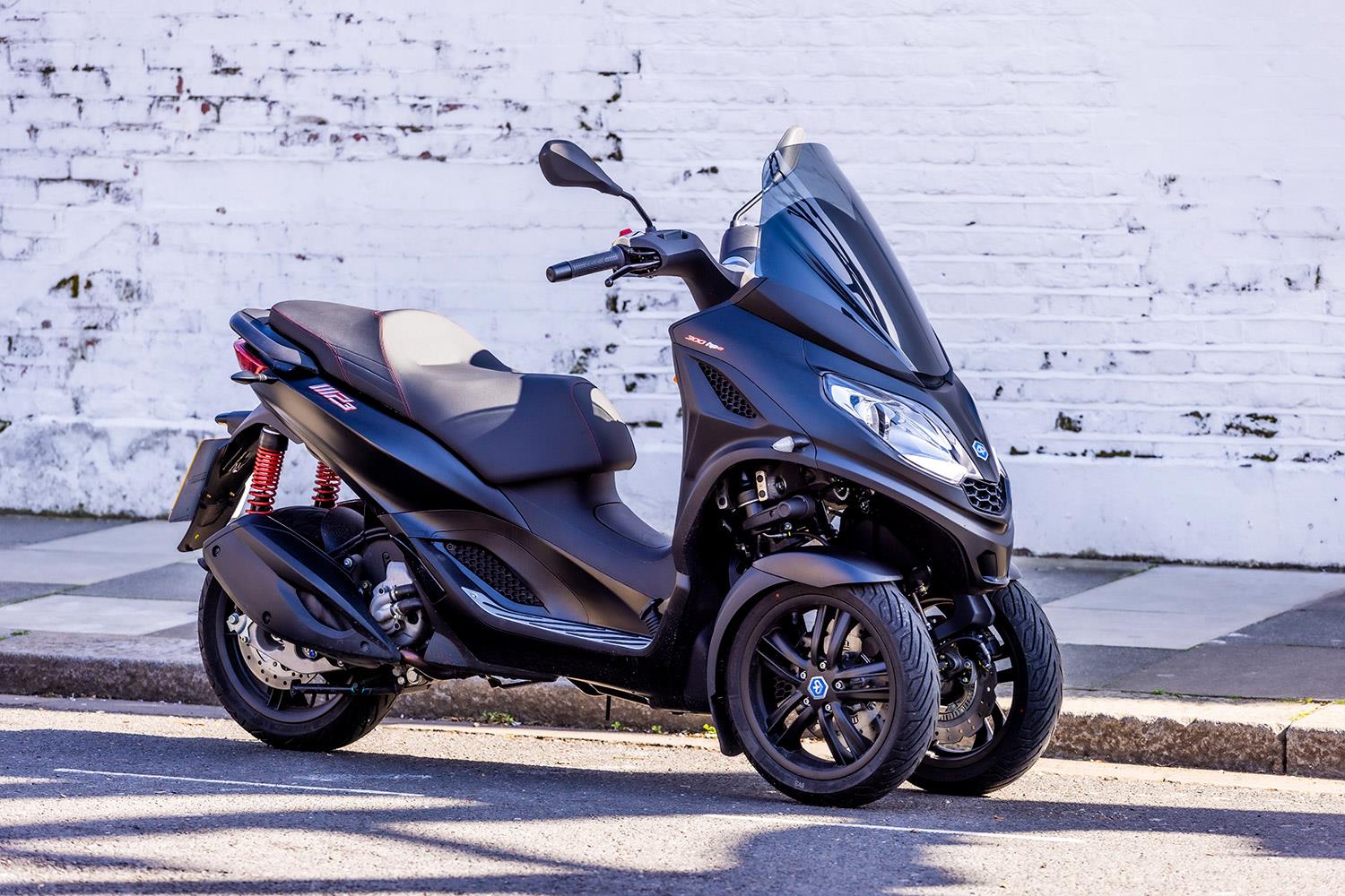 PIAGGIO MP3 300 (2022 - on) Review