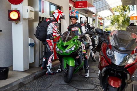 MCN Fleet: Swapping ZX-10R for ZZR1400