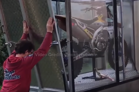 Video: Aussie builds washing machine for his motocross bike