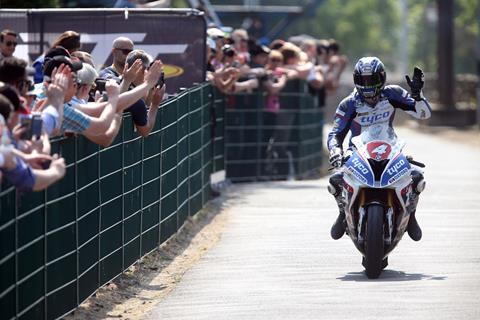 Roads: Hutchinson to remain with Tyco BMW for 2017