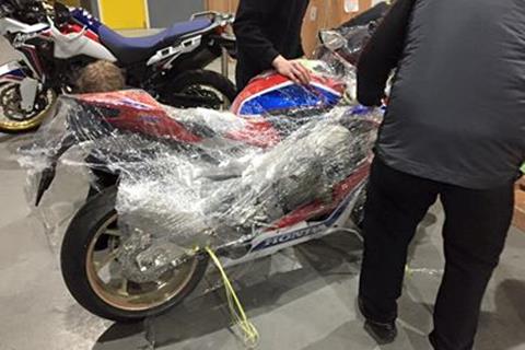 WSB: Ten Kate Honda take delivery of new Fireblade