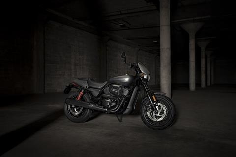 Harley-Davidson Street Rod 750 first ride incoming