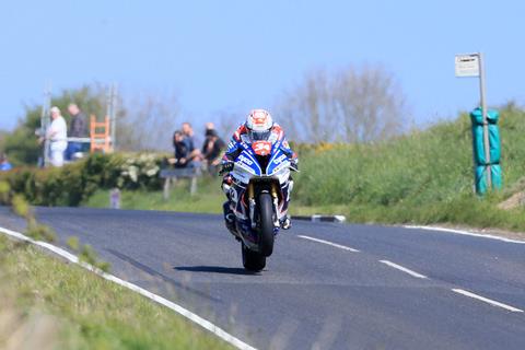 NW200: Seeley dominates Superstock race