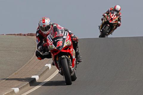 NW200: Irwin pips Seeley in Superbike showdown