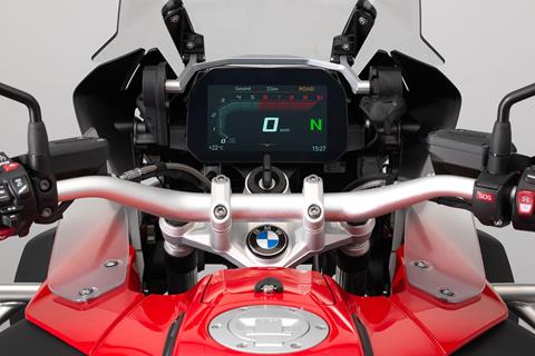 BMW's new TFT dash explained