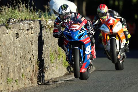 Roads: Dunlop pips Kneen in opening Southern 100 battle