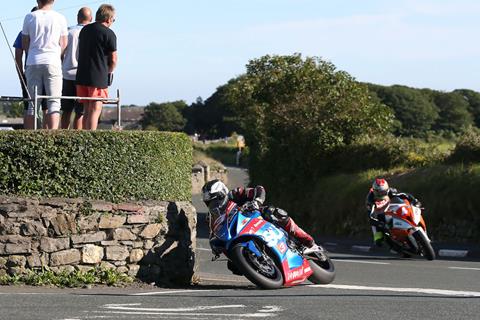 Roads: Dunlop continues Southern 100 winning streak