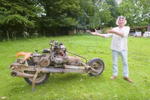 Video: An engineer built a motorcycle from a car...in the desert