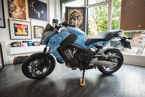 Video: Tattoo artist Dan Gold creates second CB650F