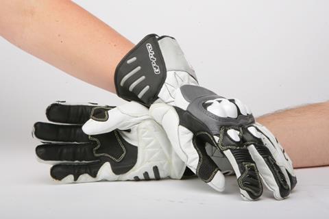 Kit: How to buy motorcycle gloves