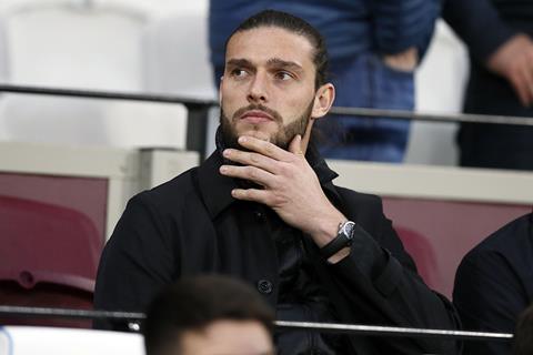 Video: Andy Carroll flees pursuing motorcyclists