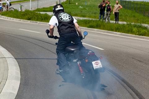 Video: The world's longest motorcycle burnout