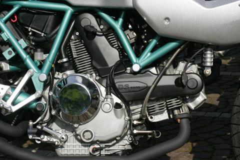 Differences between bike and car engines