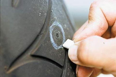 Tubeless tyres and punctures