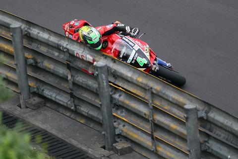 Macau: Irwin storms to provisional pole