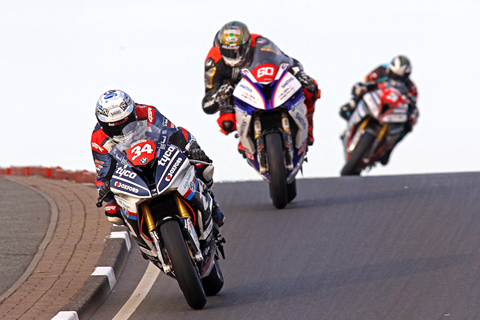 NW200: Hat-trick for Seeley in Superstock thriller