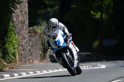 TT 2018: Rutter charges to TT Zero record with 121mph lap