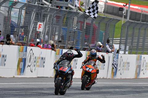 Moto2: Bagnaia and Oliveira go down to the wire