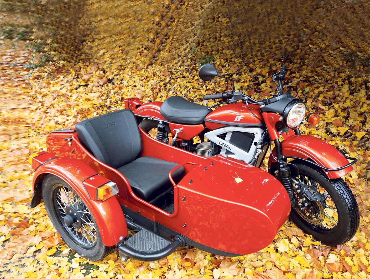 Electric motorbike with outlet sidecar