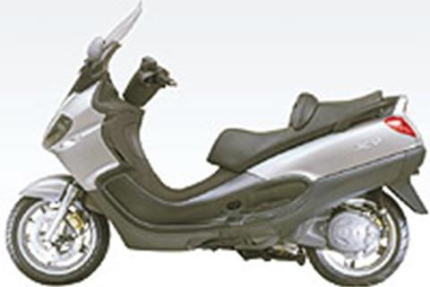 Piaggio tests 850cc twist-and-go bike