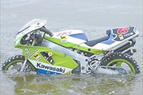 Video of a ZXR750 attempting ice racing