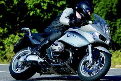 BMW unveils R1200ST