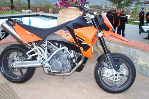 Video: KTM 950SM